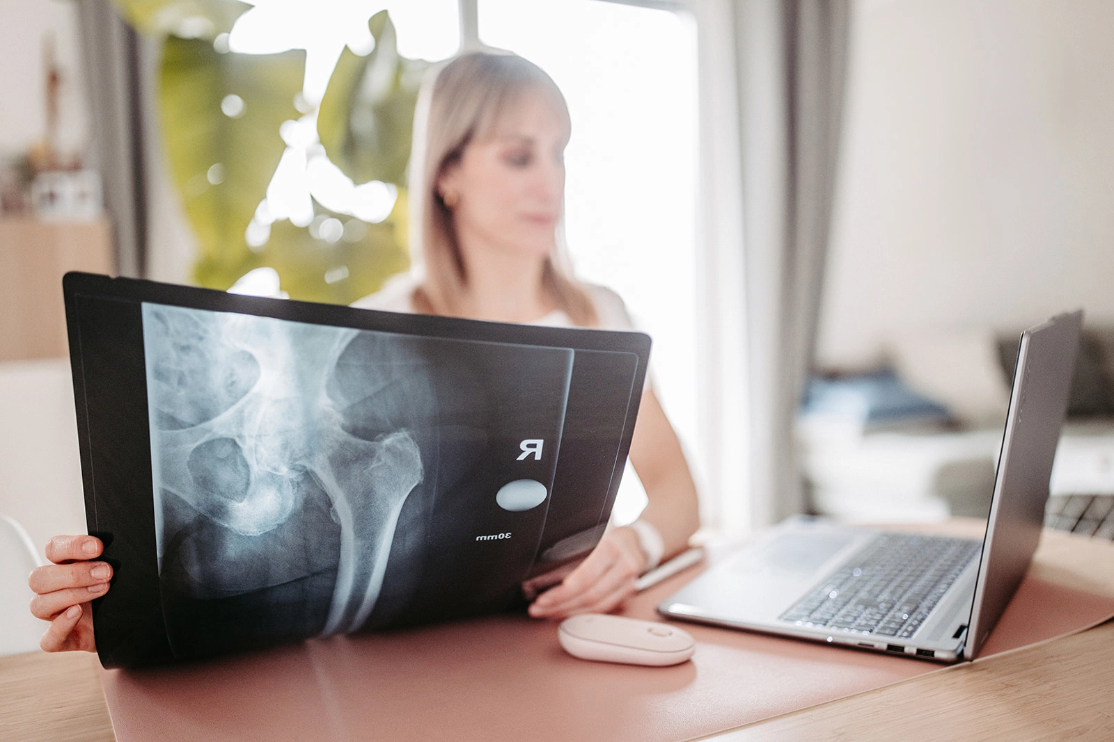 Dr. Marlena Mühlehner Orthopädie Traumatologie Ärztin Röntgen